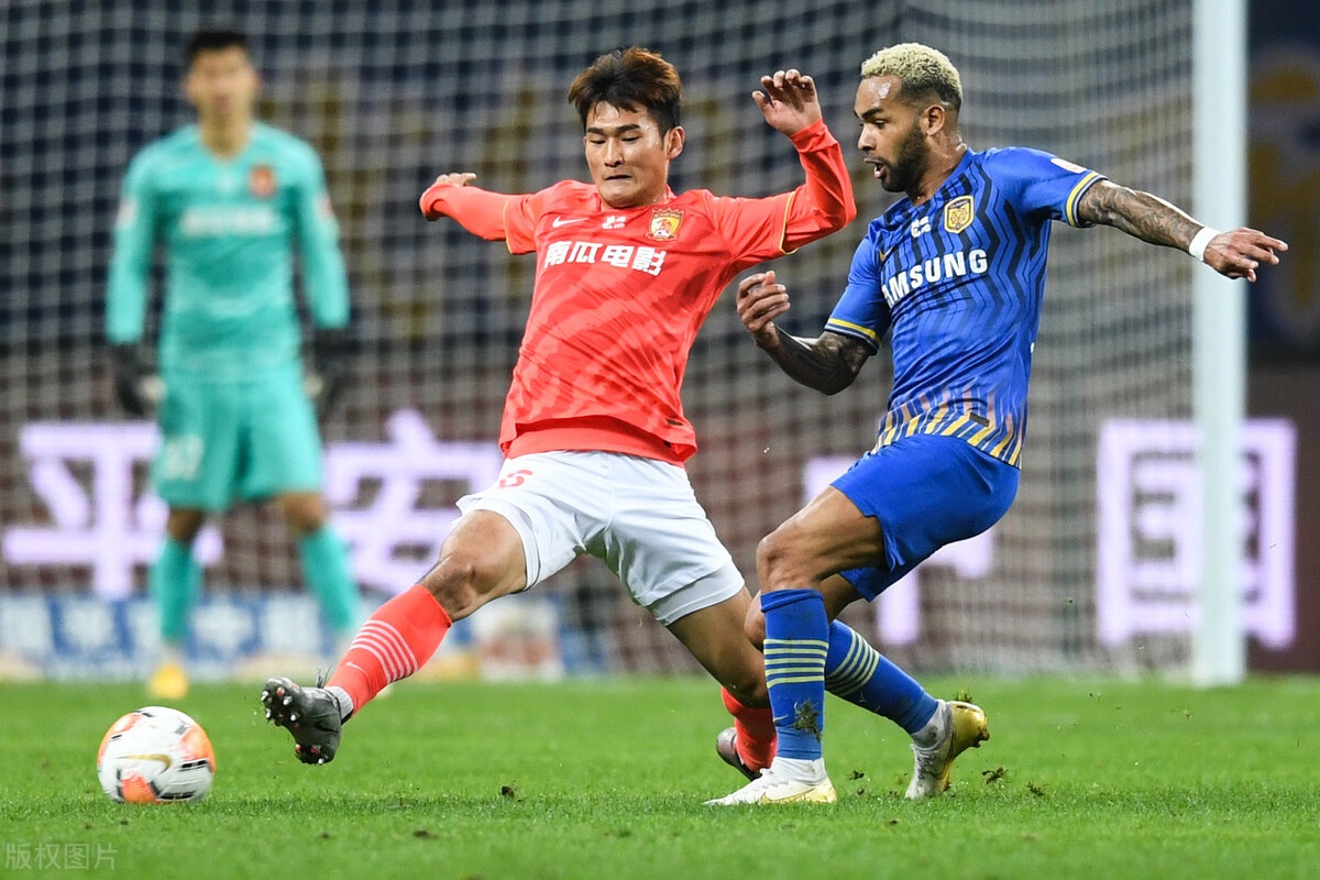 新疆广汇训练开放日；关键时刻防线松动引欢呼；亚冠在即；赛季目标并未改变(军事训练心得体会1000字)-ayx